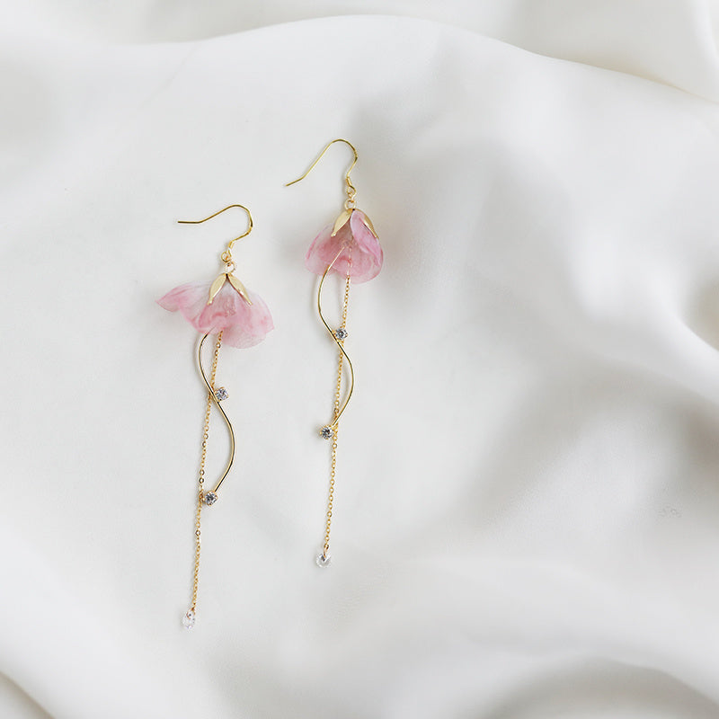 Clip de oreja largo con forma de curva que cambia la forma de la cara