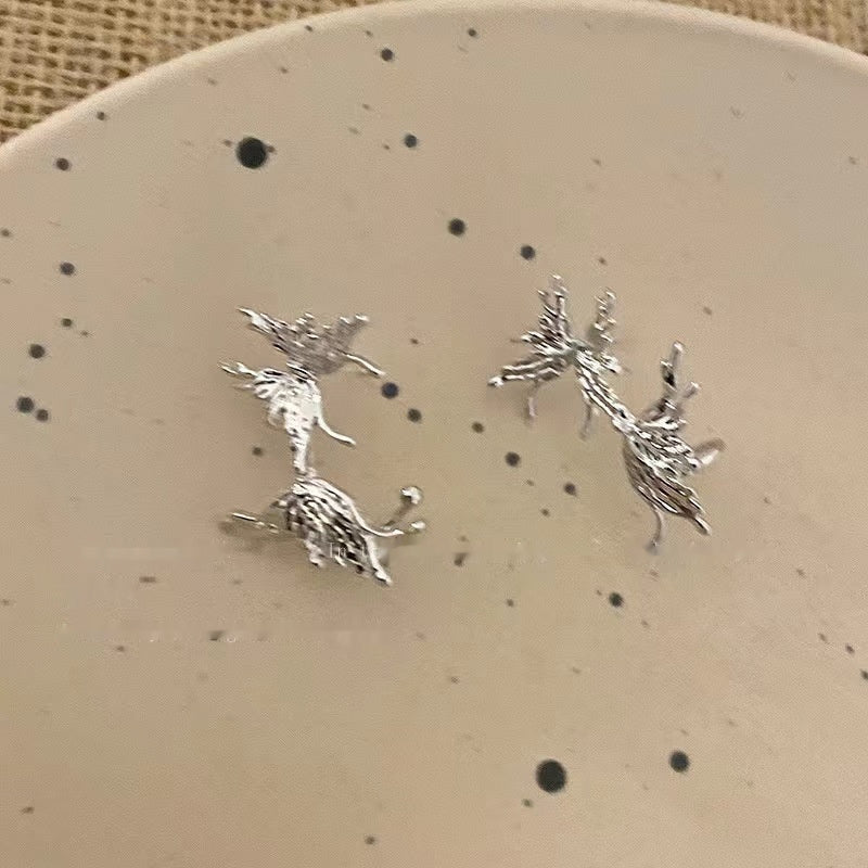 Boucles d'oreilles à tige intégrées en forme de papillon liquide argenté, Clip d'oreille