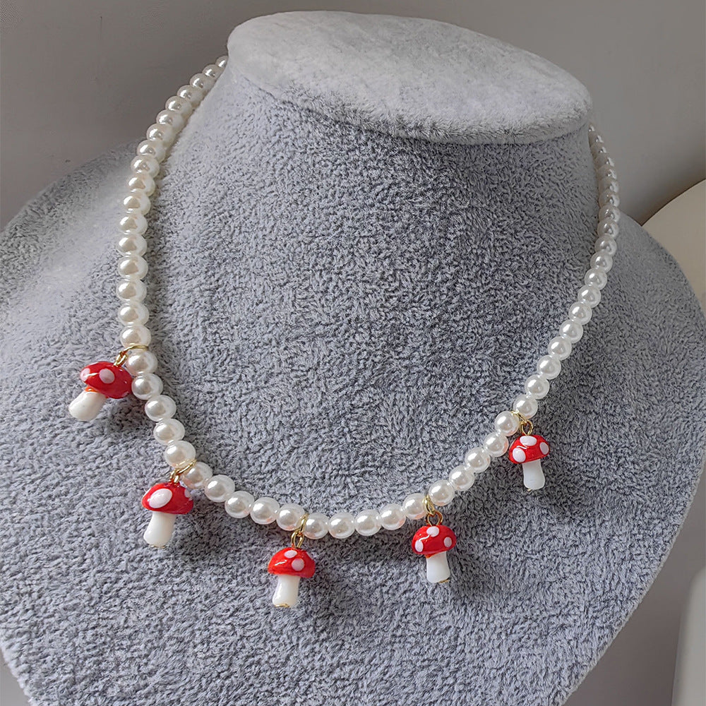 Collier pendentif champignon glacé rouge
