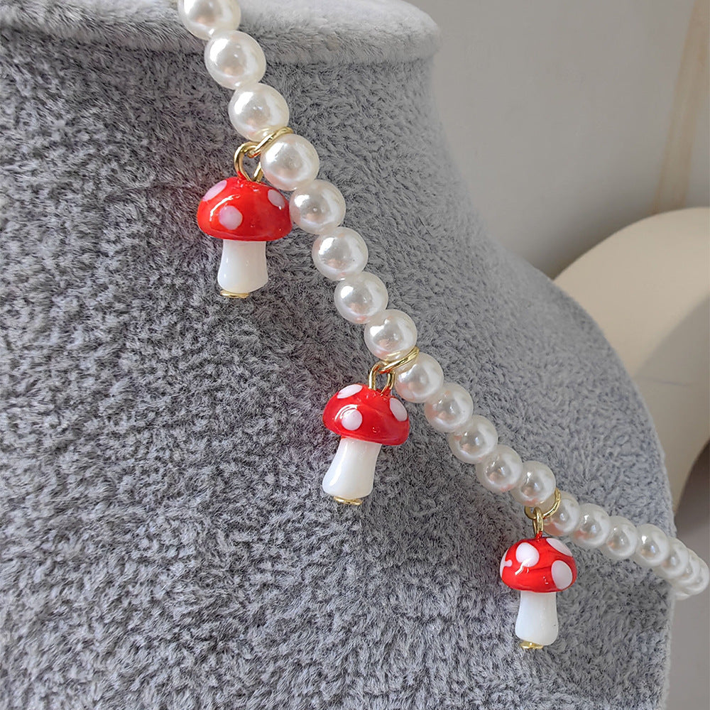 Collier pendentif champignon glacé rouge