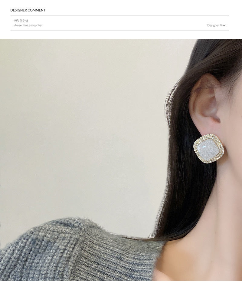 Boucles d'oreilles carrées super féeriques à aiguille en argent sterling avec diamants géométriques