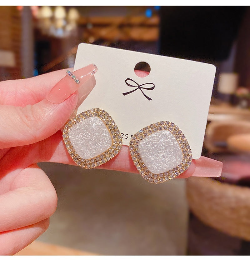 Boucles d'oreilles carrées super féeriques à aiguille en argent sterling avec diamants géométriques
