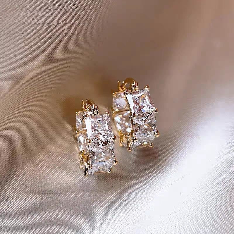 Boucles d'oreilles haut de gamme et à la mode au design sexy pour femmes