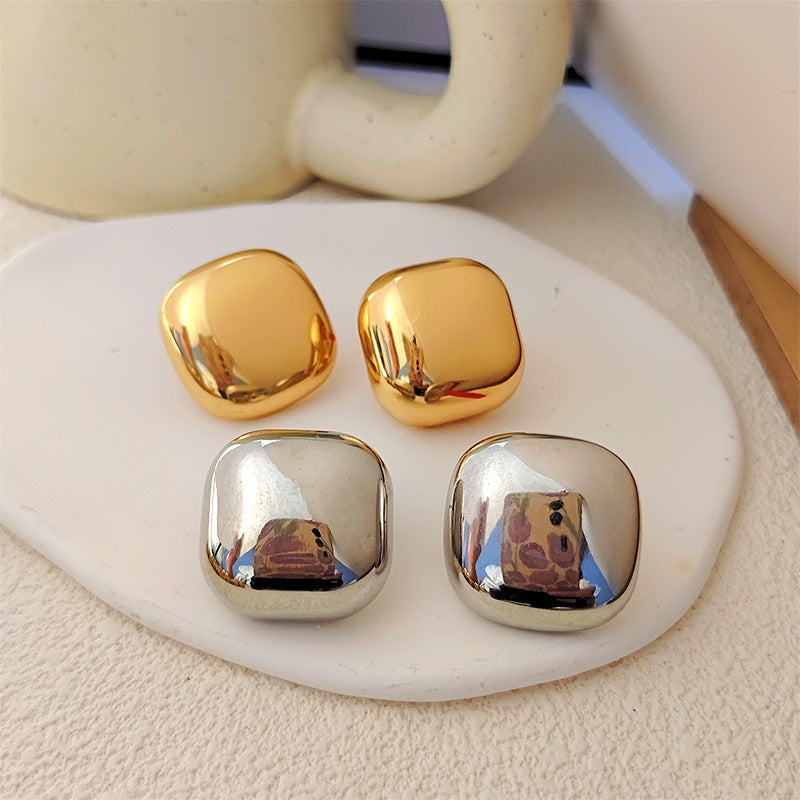 Boucles d'oreilles carrées lisses minimalistes pour femmes