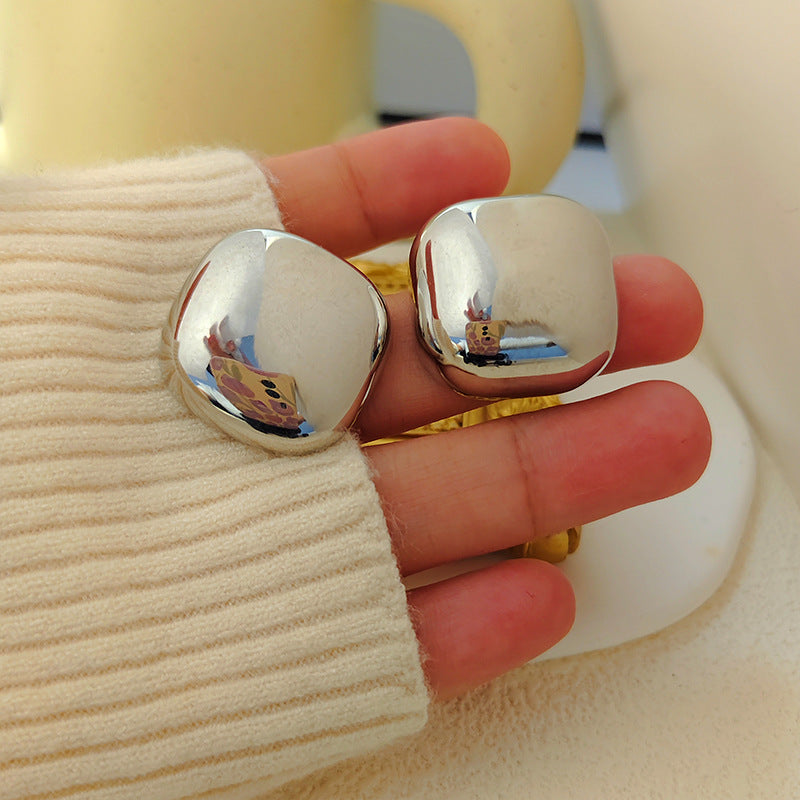Boucles d'oreilles carrées lisses minimalistes pour femmes