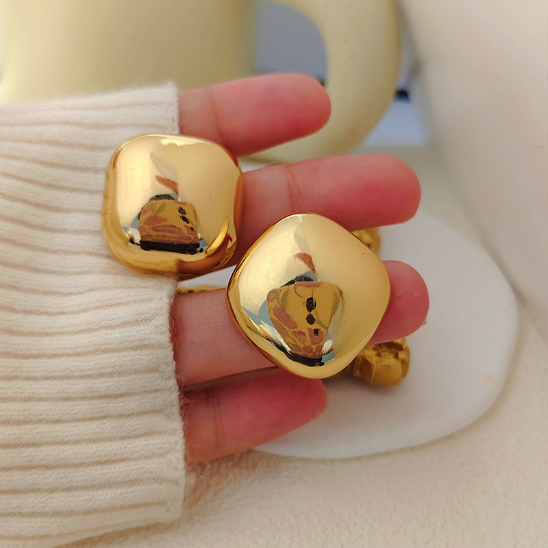 Boucles d'oreilles carrées lisses minimalistes pour femmes