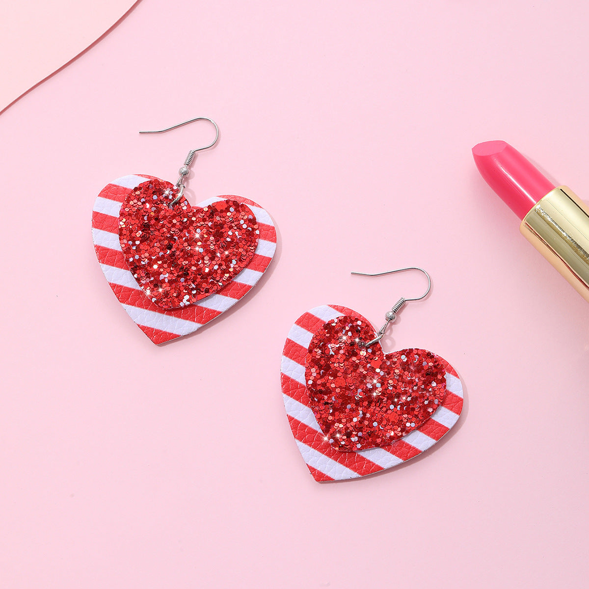 Boucles D'oreilles En Cuir À Paillettes Rayées Rouges Et Blanches En Forme De Coeur Pour La Saint-Valentin