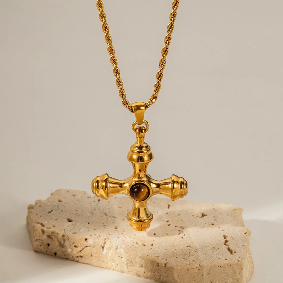 Collier pendentif croix de personnalité de la mode