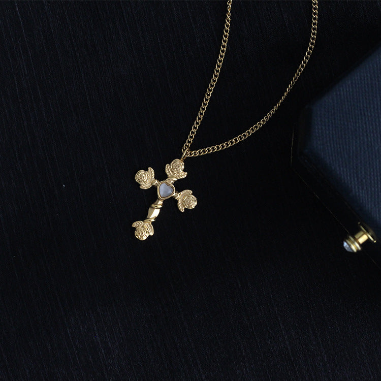 Collier avec pendentif croix en acier et titane doré français, pierre incrustée