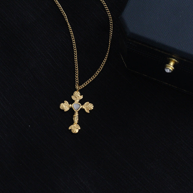 Collier avec pendentif croix en acier et titane doré français, pierre incrustée