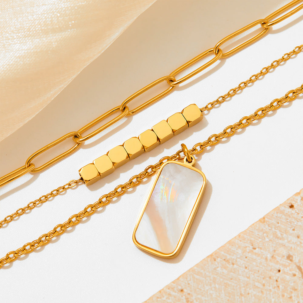 Collar de concha blanca rectangular hueco gemelo de tres capas