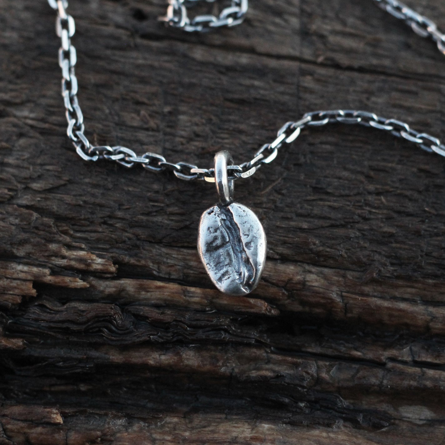 Collar con colgante macizo de plata de ley 925 con grano de café vintage