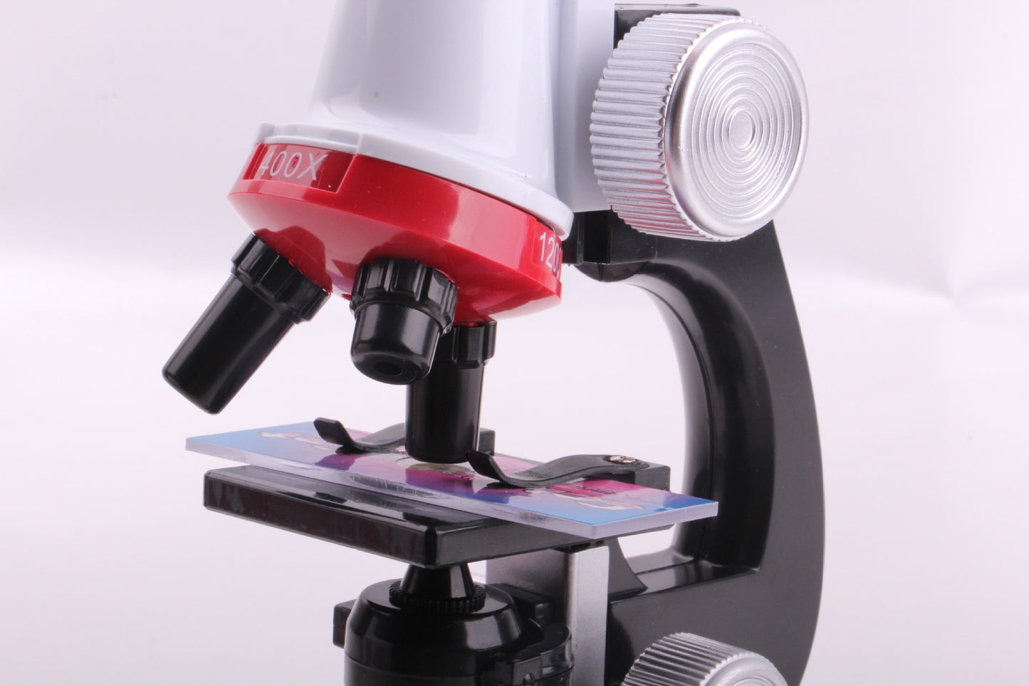 Microscope des sciences biologiques et de l'éducation des enfants