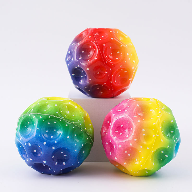 Boule à trous colorée, balle souple et rebondissante, Anti-chute, en forme de lune, poreuse, jouets d'intérieur pour enfants, balle élastique de conception ergonomique