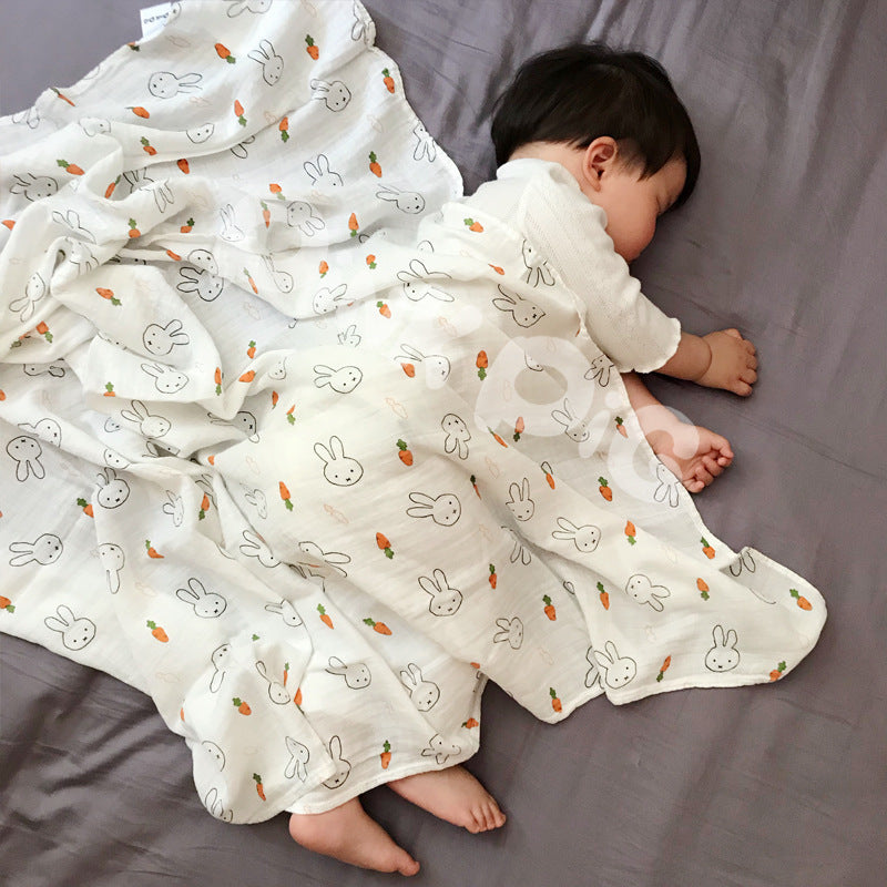 Bébé tenant une couverture serviette double couche fil bambou nouveau-né serviette pour bébé