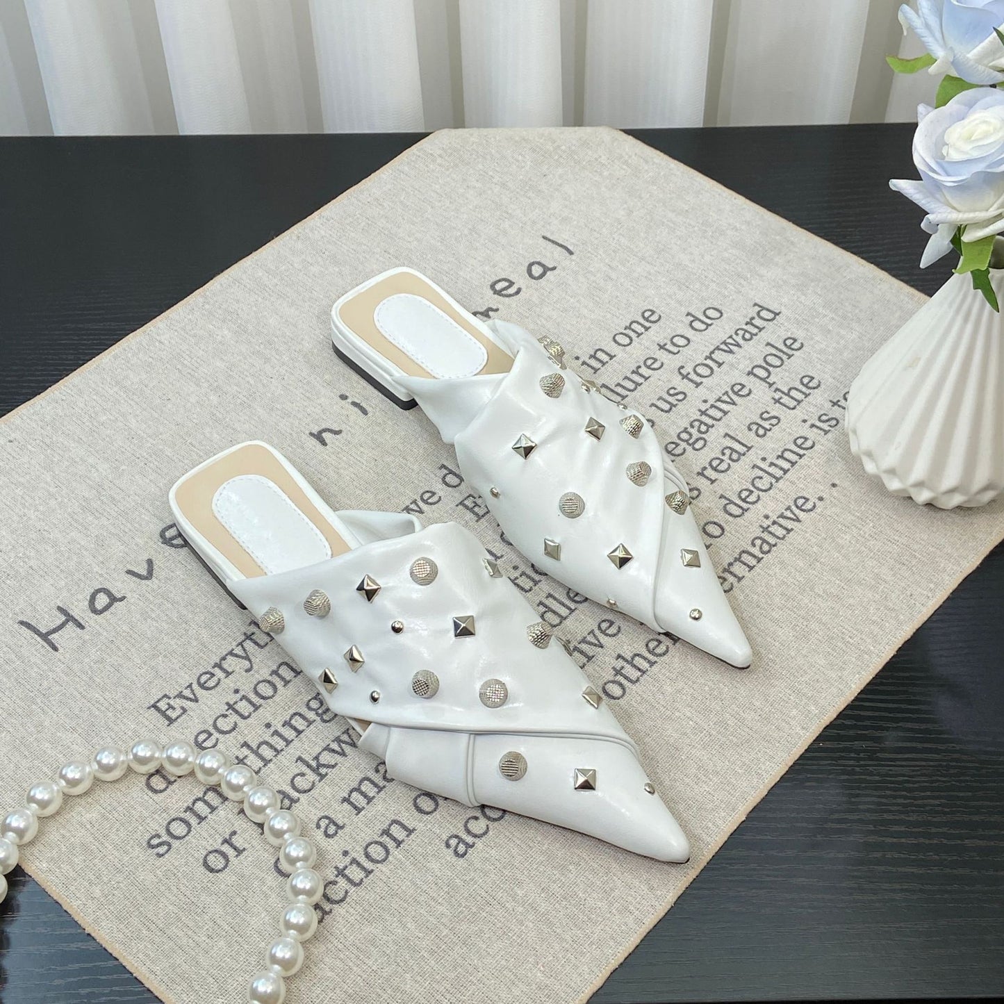 Rivet Boucle En Métal Sangle Croisée Talon Carré Pantoufles All-match Bout Fermé Moitié