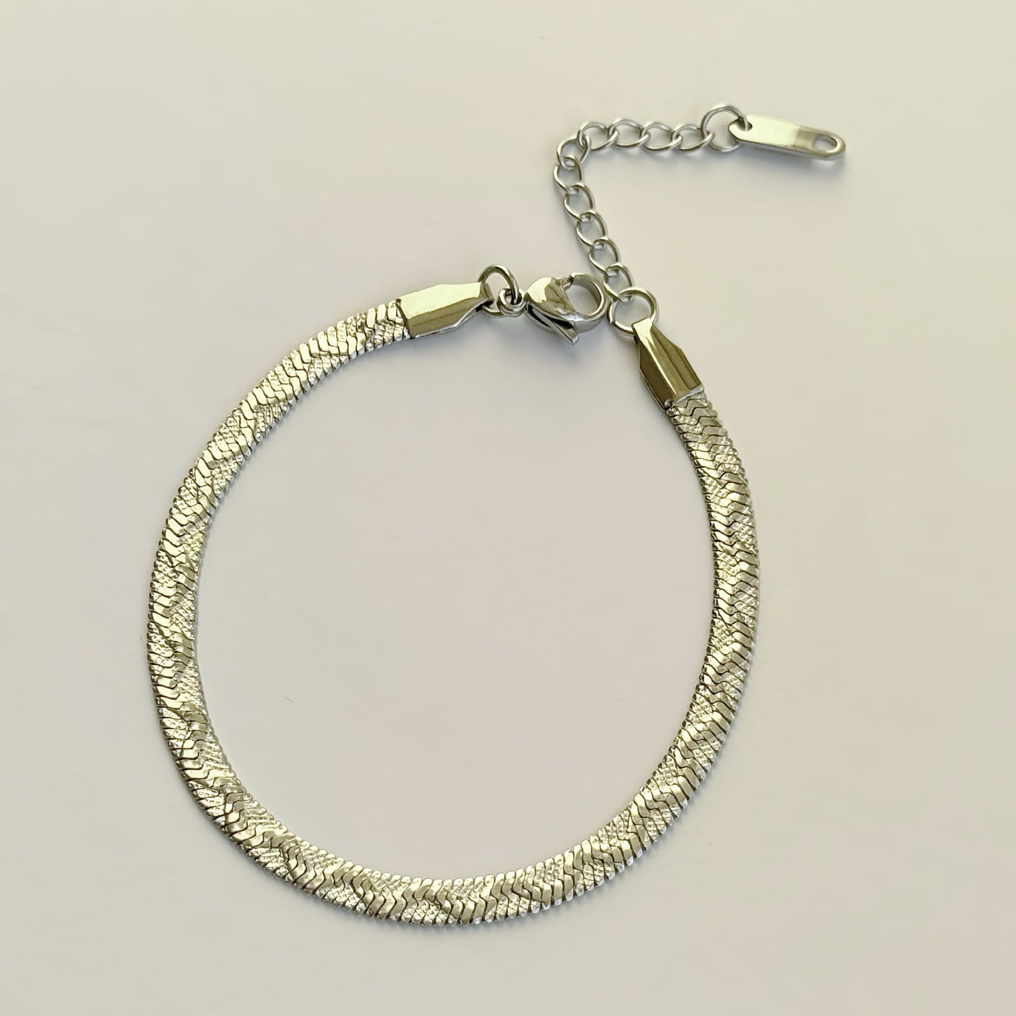 Traje de pulsera de oro y plata con estampado en relieve