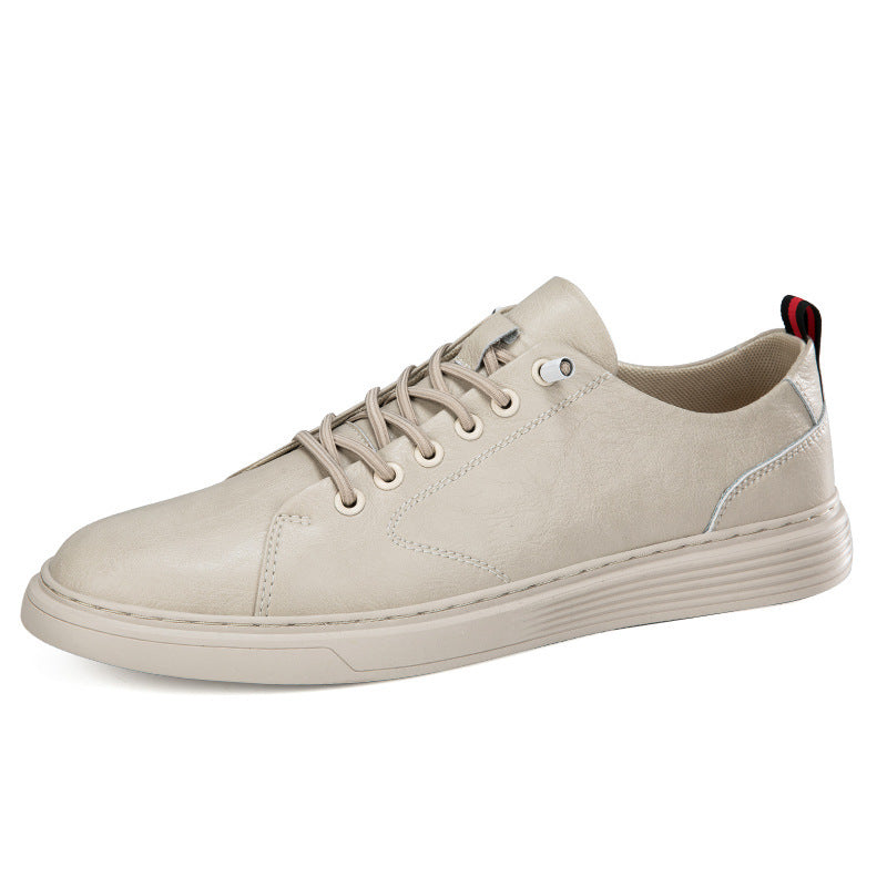 Chaussures blanches, baskets basses pour étudiants