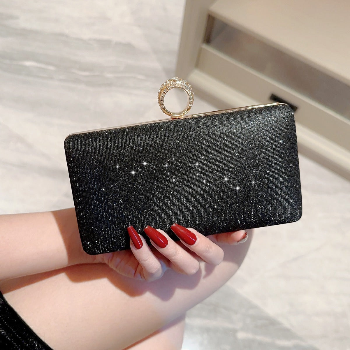 Portefeuille brillant avec anneau en strass à la mode