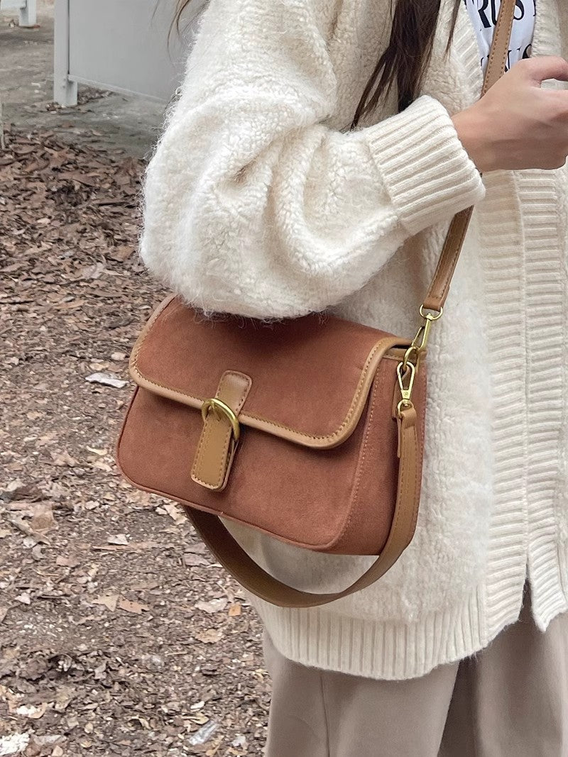 Sac sous les bras en daim mat vintage au design d'intérêt spécial