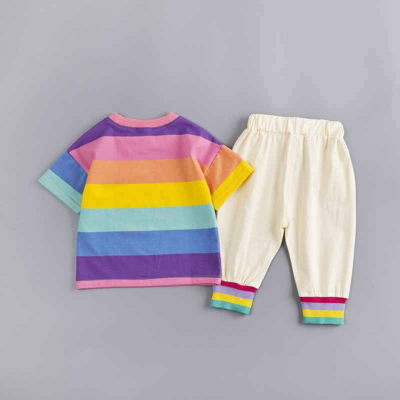 Conjunto de ropa para niños.