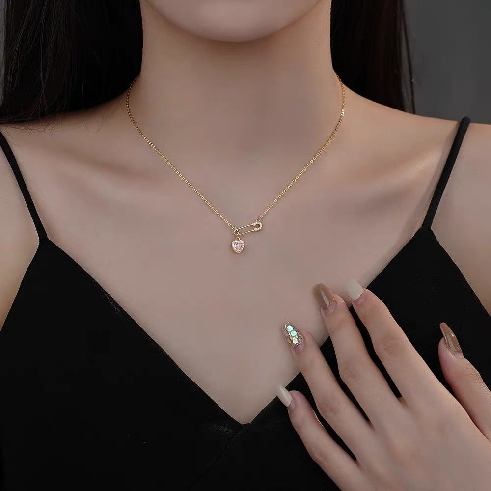 Collier à épingles en forme de cœur, doux et affectueux, lumière d'intérêt particulier, luxe, Design avancé, sens