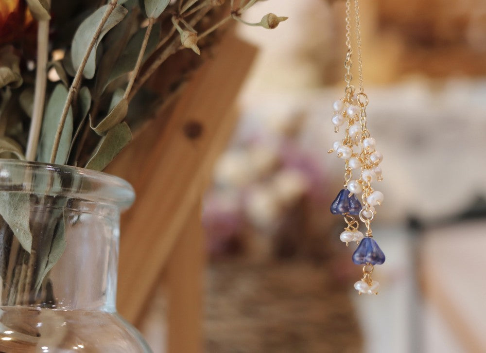 Fils d’oreille en or 14 carats avec perles d’eau douce Lily Tassel faits à la main