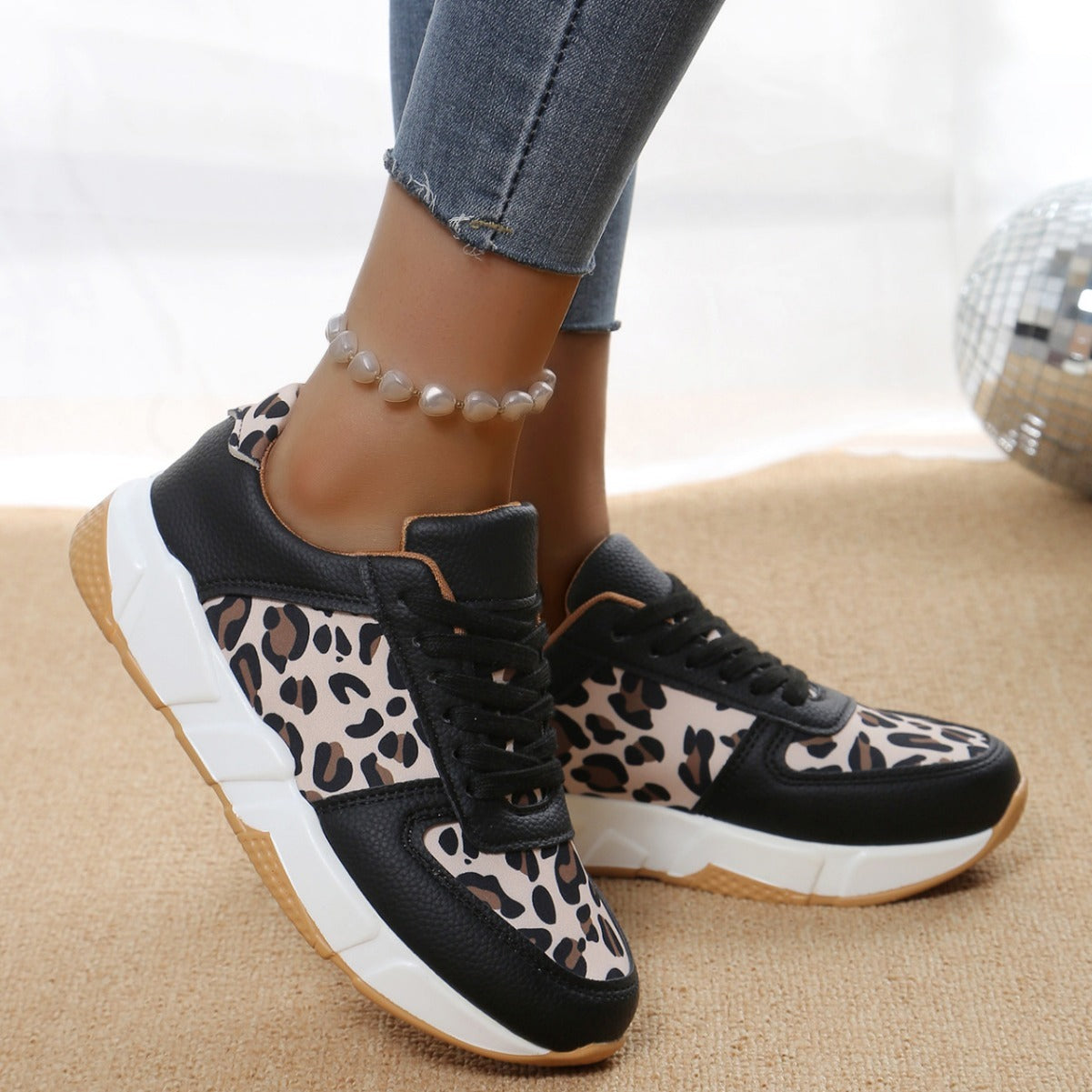 Zapatos deportivos casuales con cordones planos informales con estampado de leopardo