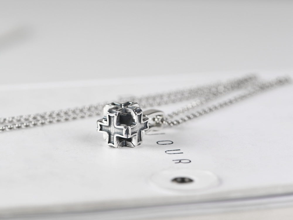 Pendentif carré en croix de bijoux Niello en détresse rétro