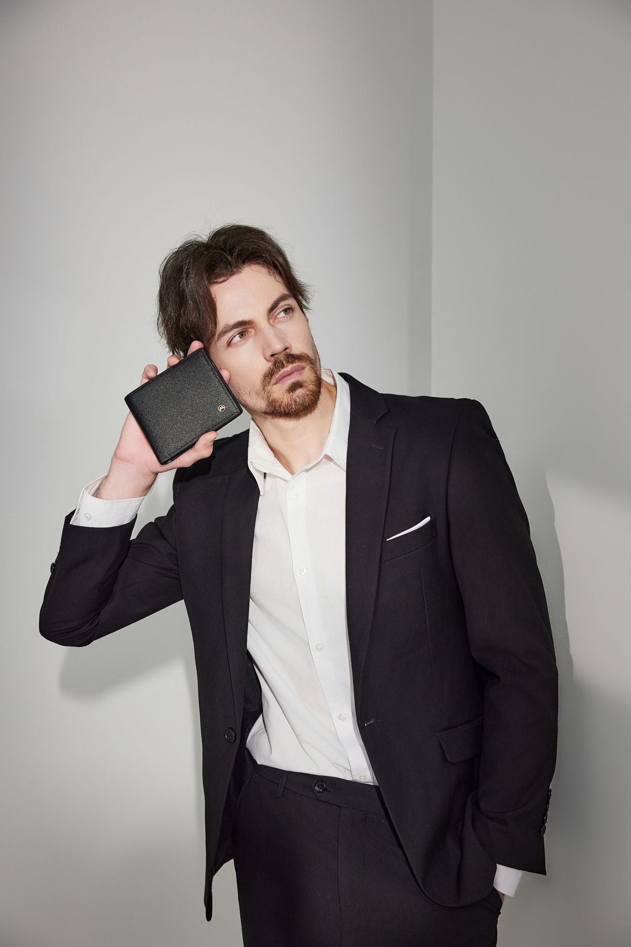 Cartera de hombre con patrón cruzado informal