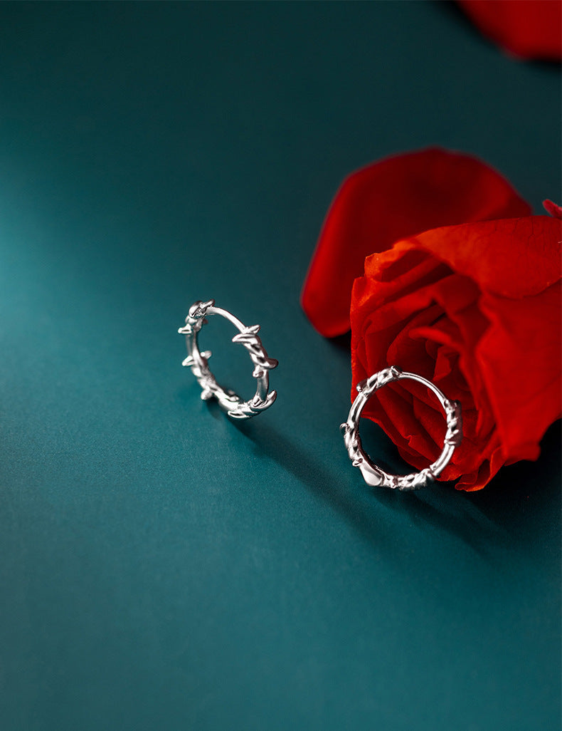 Simple and irregular woven wrapped ear buckle