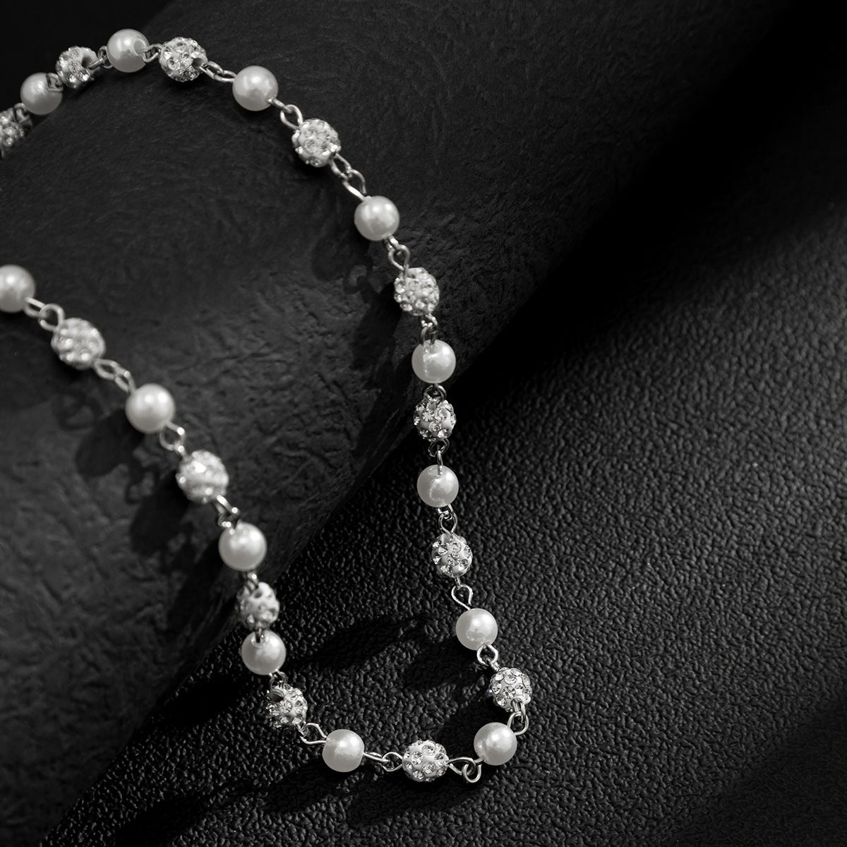 Collar con incrustaciones de diamantes de imitación de alta gama estilo hip hop con perlas de retales para hombre