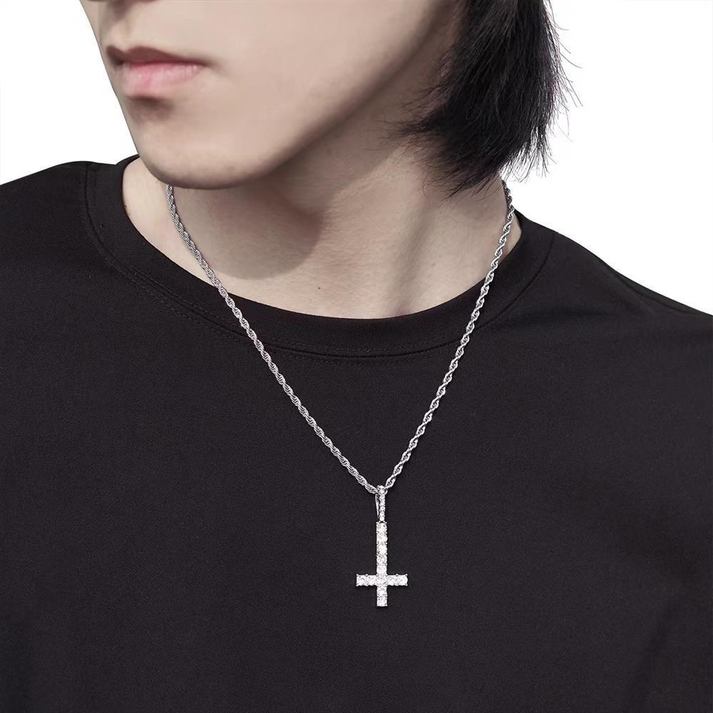 Collier Croix Pleine de Diamants Zircon Inversé