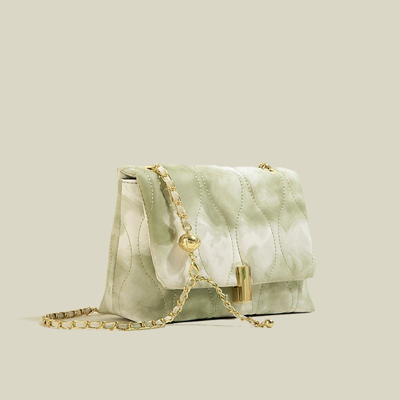 Bolso cuadrado pequeño con bandolera y cadena texturizada