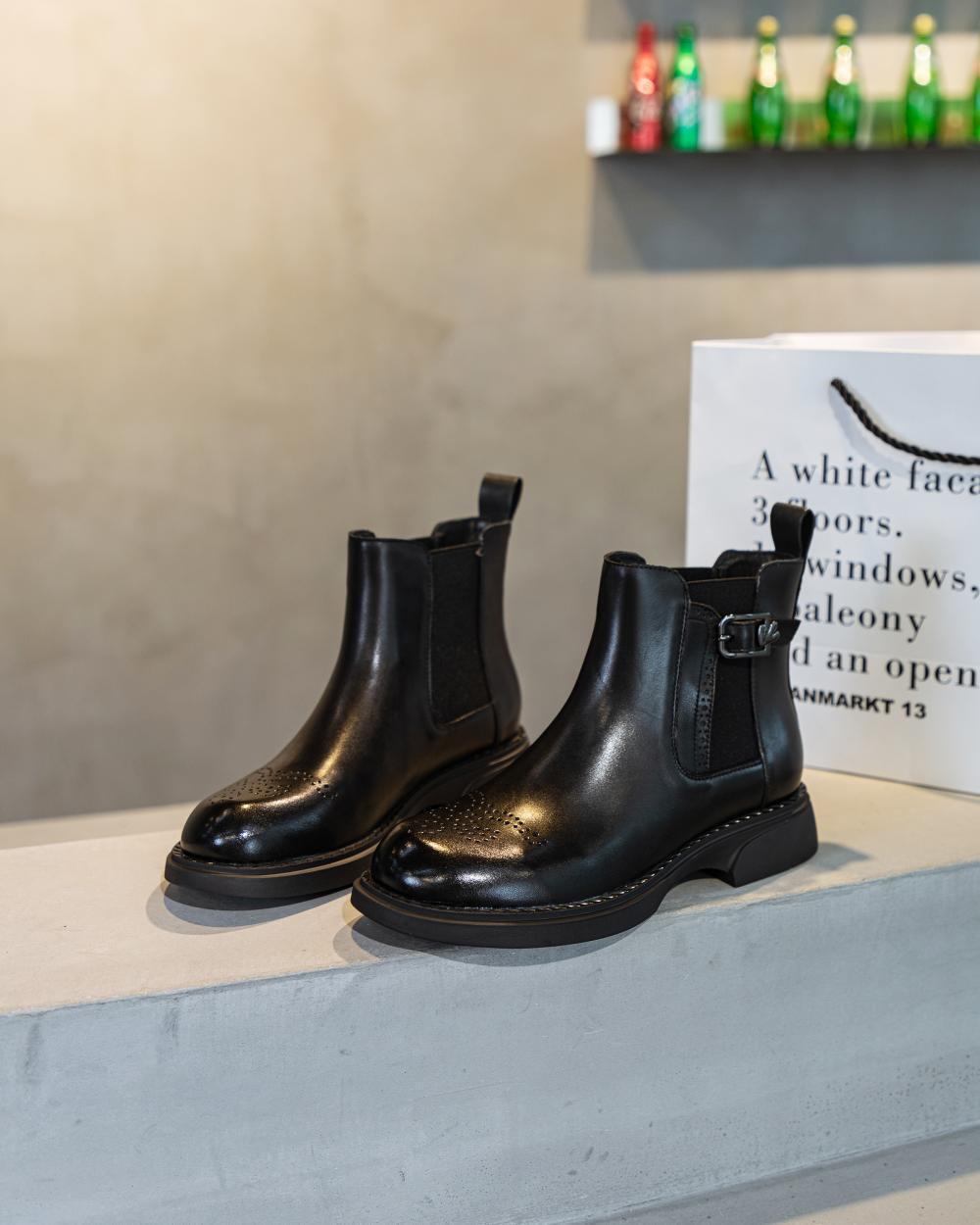 Bottines de style britannique sculptées à fond plat doublées de polaire