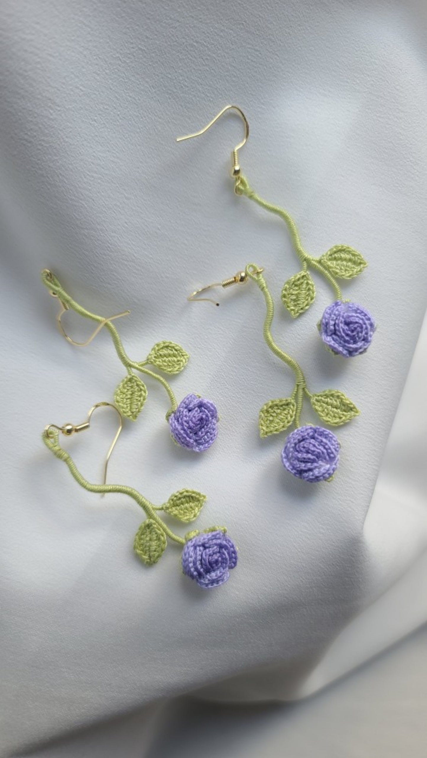 Boucles d'oreilles roses à crochet à main pour femmes