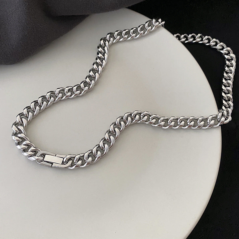 Collier en acier titane résistant à la lumière avec chaîne à maillons cubains