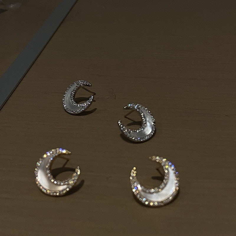 Aretes con forma de concha de diamantes y mar de luna para mujer