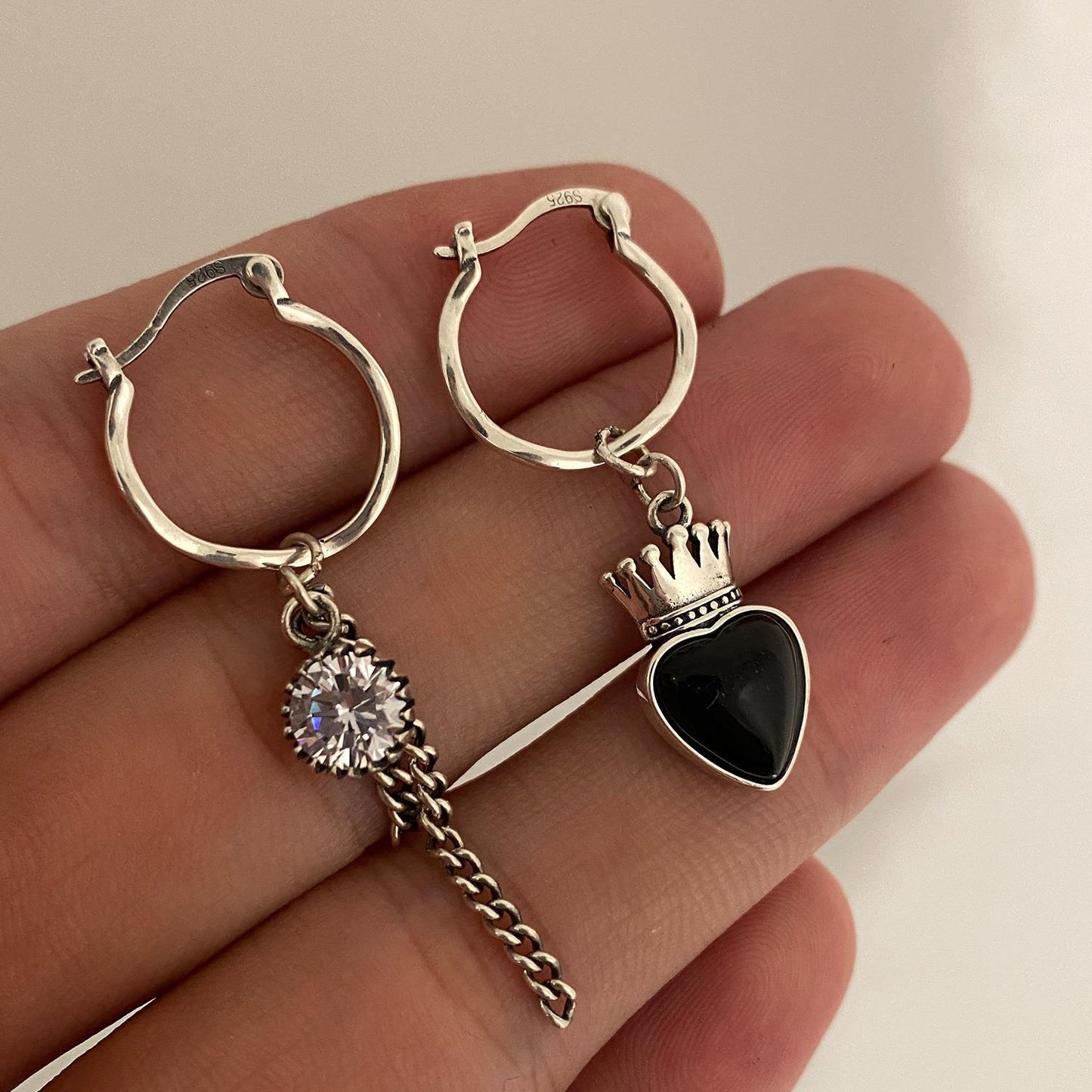 Boucles d'oreilles asymétriques Agate Crown Love pour femmes