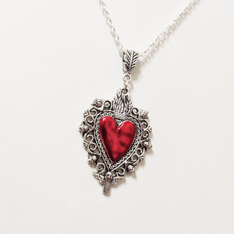 Collier d'amour en dentelle argentée avec pendentif d'amour brûlant