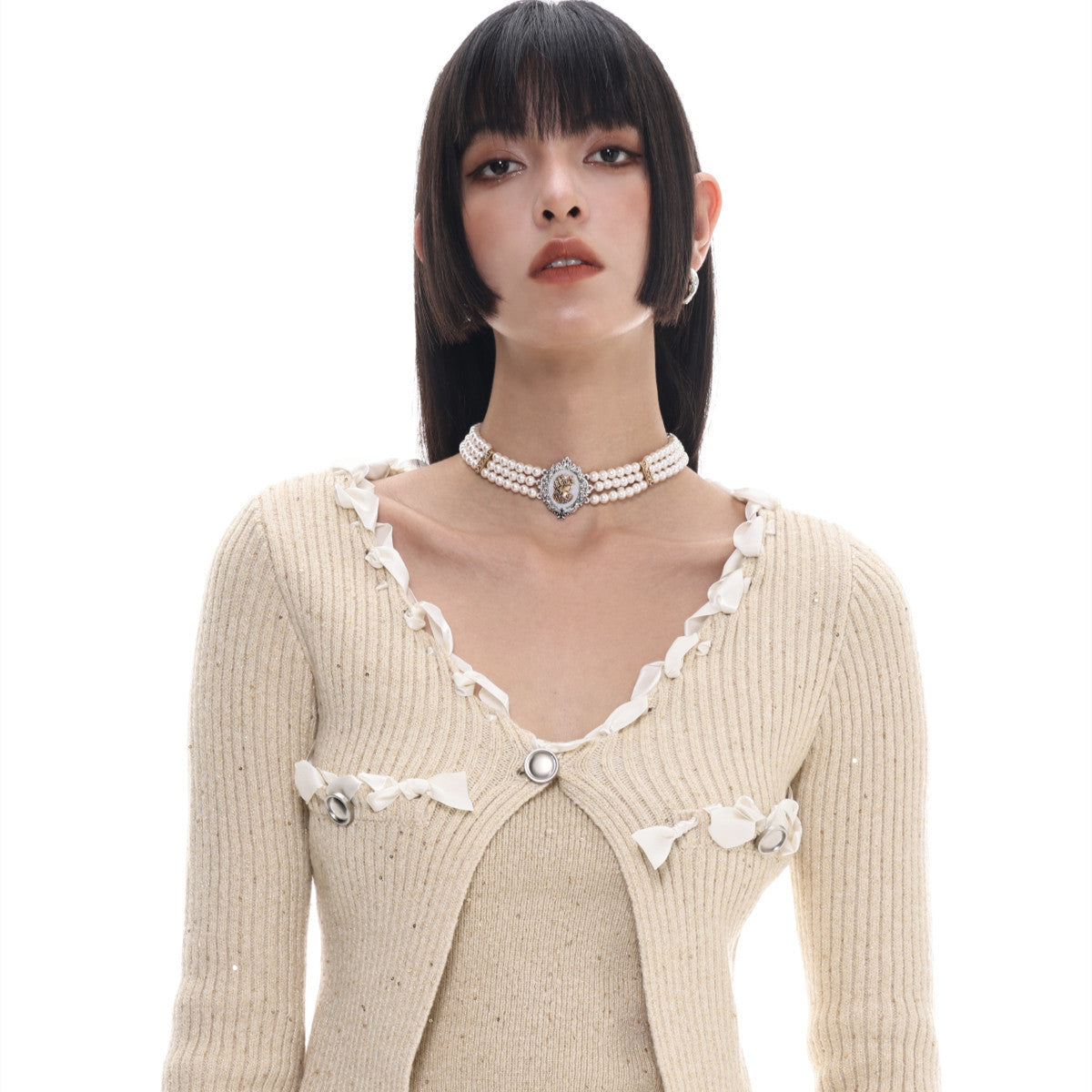 Collar de perlas en relieve tridimensional barroco Cameo