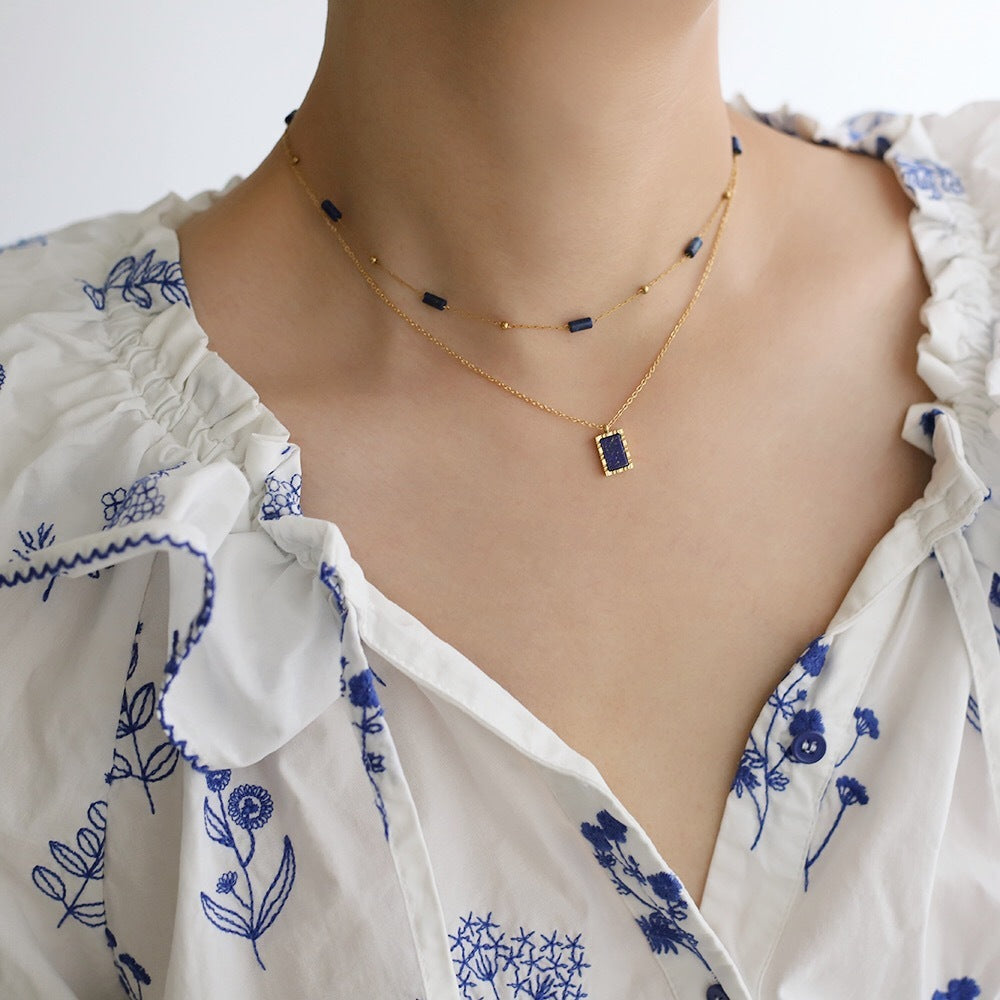 Collar de cadena de clavícula geométrica con rociadores de oro cuadrado de lapislázuli natural