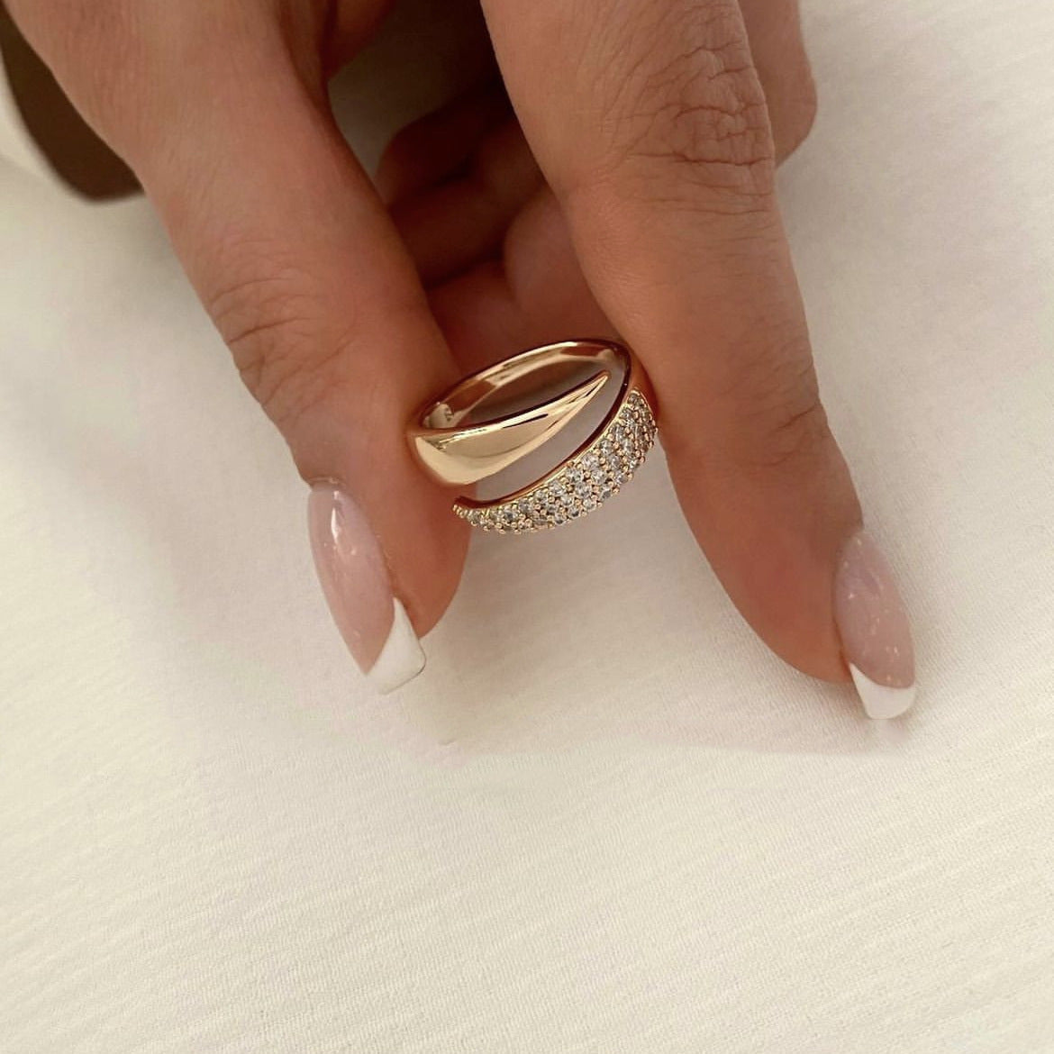 Bague exagérée géométrique en cuivre tissé multicouche de personnalité papillon