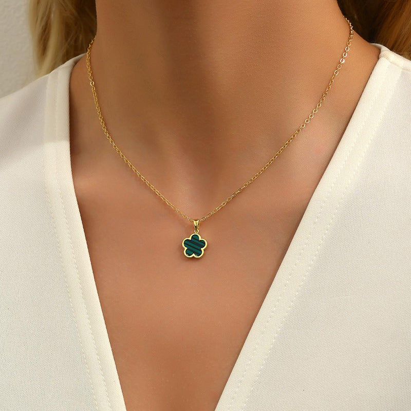 Collar único con flor de cinco pétalos de la suerte, sencillo