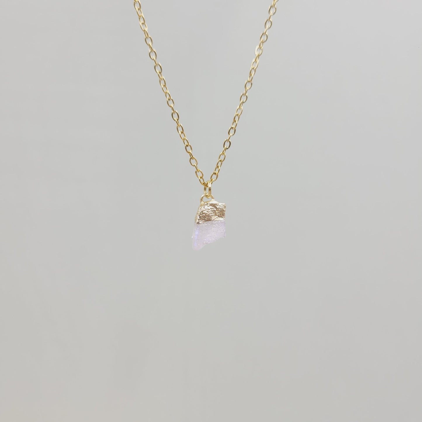 Collier avec pendentif en pierre de cristal naturel irrégulier, chaîne en acier inoxydable en métal