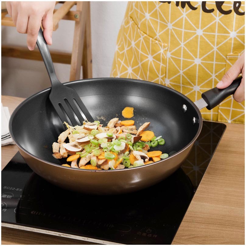 Ensemble de casseroles de cuisine, ustensiles de cuisine, casseroles