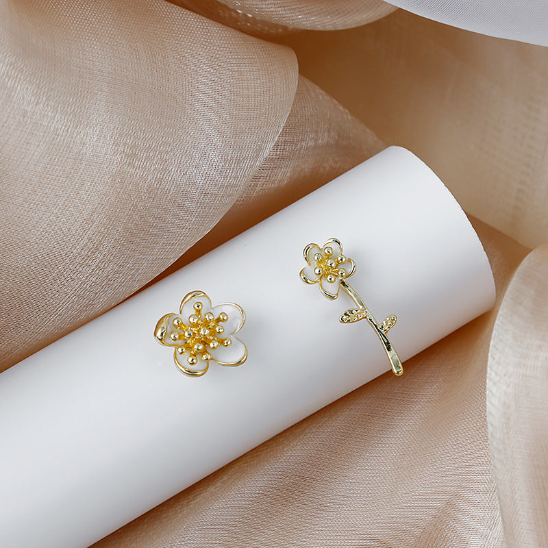 Silver Needle Pure And Beautiful Asymmetric Flower Stud Earrings Narcissus