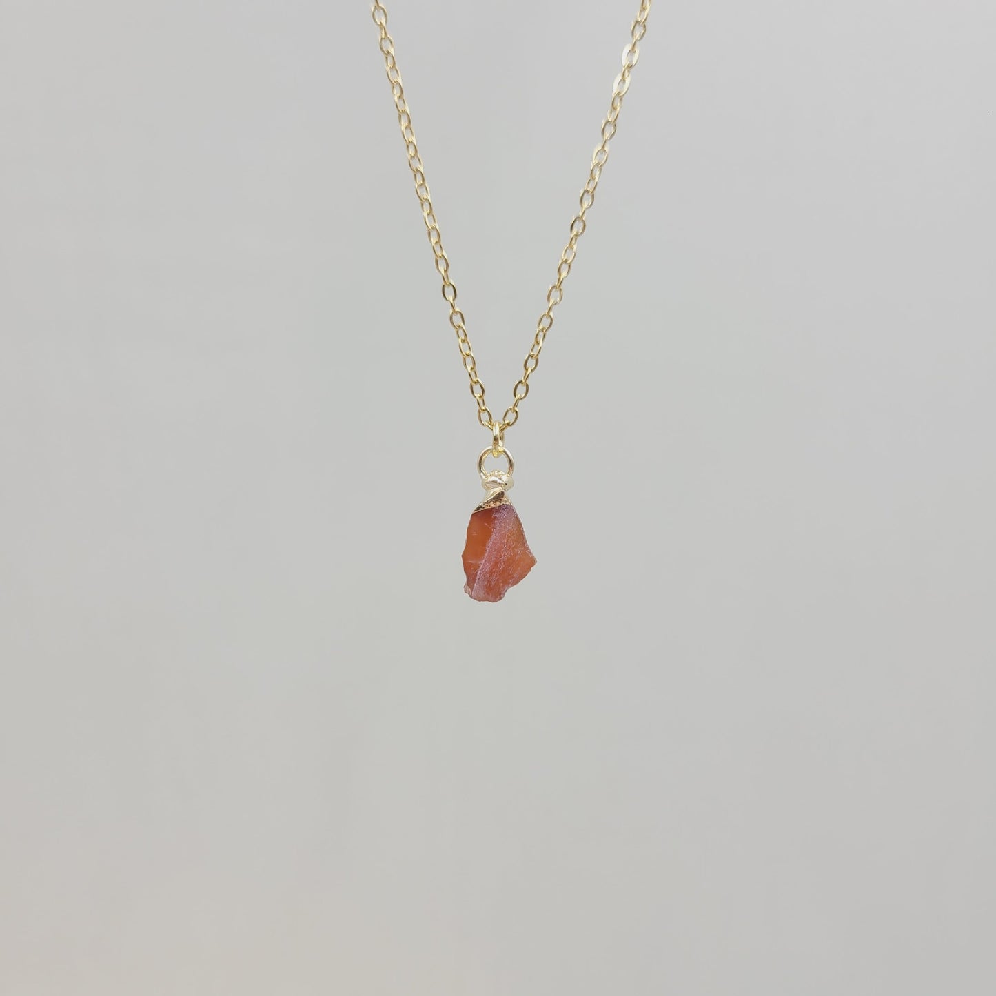 Collier avec pendentif en pierre de cristal naturel irrégulier, chaîne en acier inoxydable en métal