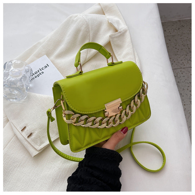 Bolso bandolera femenino y moderno de estilo occidental con hombro portátil y cadena