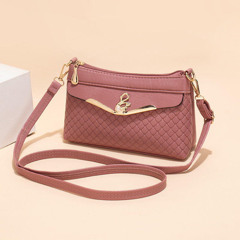 Práctico bolso bandolera con relieve Lingge